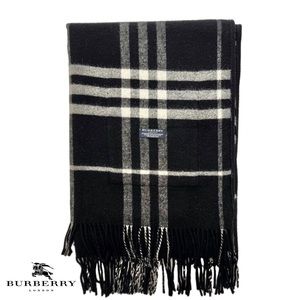 🌟RARE!🌟 $995 BURBERRY LONDON | Black Plaid Reversible St. Helene Pocket Shawl!